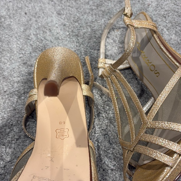 CAPARROS Metallic Gold Heels size 6. - Picture 8 of 9